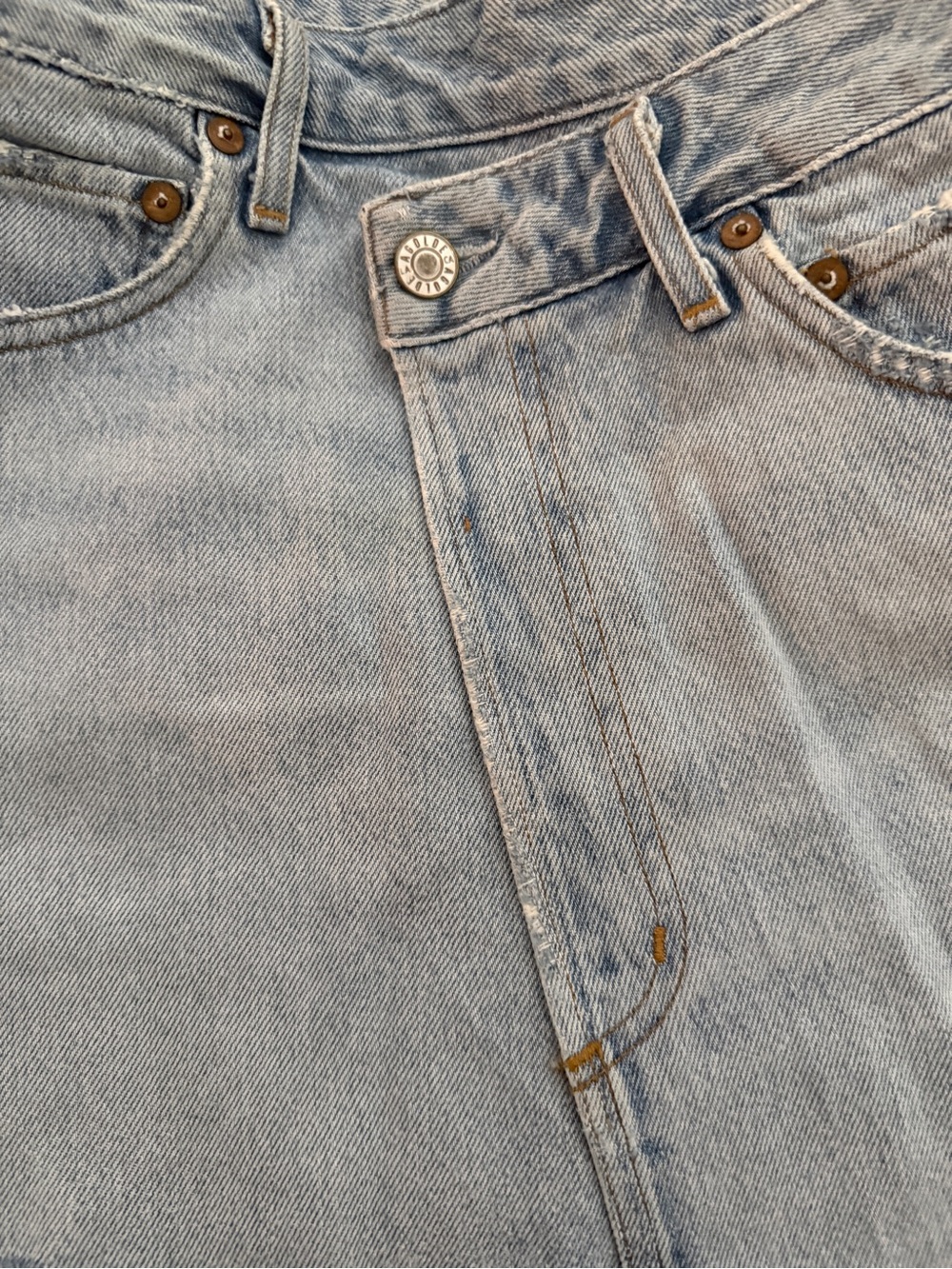 AGOLDE Criss Cross Asymmetrical Denim Mini Skirt Light Wash Distressed Size 28 - Picture 6 of 11